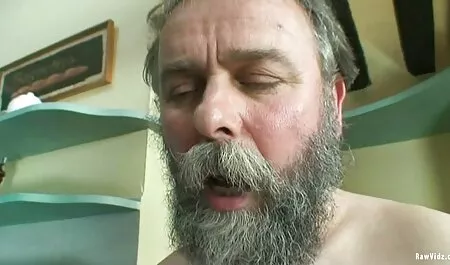 La chienne bronzée a film porno des années 80 couché avec une lesbienne occupée.