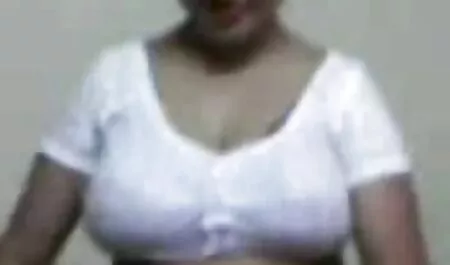 Une femme au foyer inquiète se trompe film x complet francais avec tranchant, tranchant et indécent.