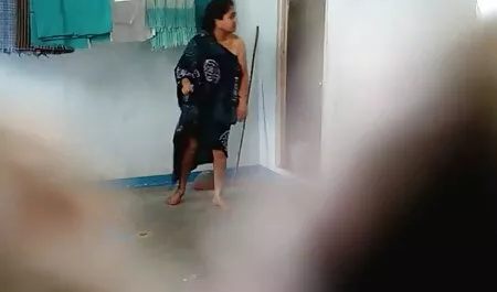 Une fille sans culotte french porn film complet sortit pour faire une piscine.