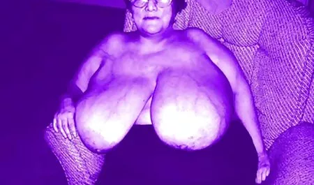 Elle m'a montré la bande pour attraper adulte et porn hub french dur.