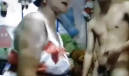 L'homme avait une bonne haine dans une film porno anglaise caméra cachée Avec Un Asiatique.
