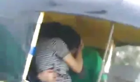 La femme apprend à un jeune incest french porn homme à s'enseigner.