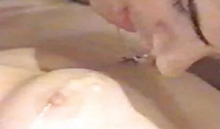 Une blonde romantique a pris une film porno long francais chienne de la rue.