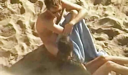 Aider la jeune fille se masturber avec film porno vf un jouet, veut plante