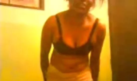 Skinny espagnol porno fille caresse ses mains