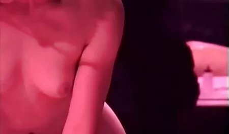 Le couple russe porno hentai vf observe la nature.