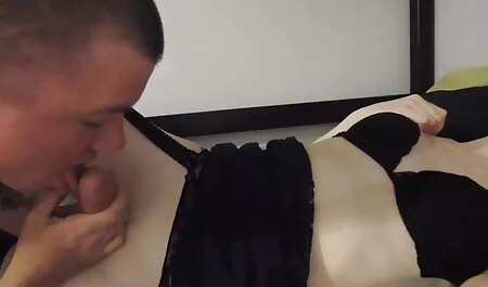 Salope se film porno espagnol propage sucer dans le jardin