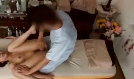 Baisée quatre Culs maigres. film x lesbienne francais