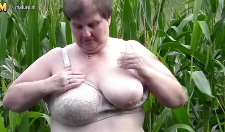 La blonde suce des bites pono francais gratuit et se masturbe.