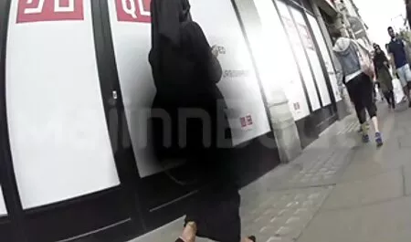 L'entraîneur un film porno allemand a décrit des exercices inhabituels pour un visage mince.