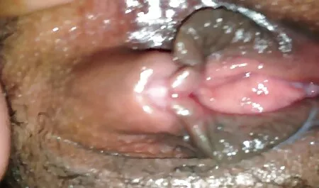 Alors que l'homme punit la cheminée, sa femme le cache secrètement sur weebcam. film porno francais histoire