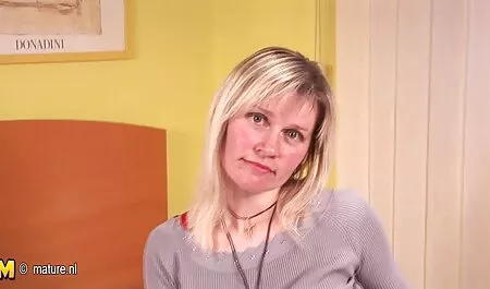 Le jeune ministre angela french porn est devenu soumis et soumis sur le canapé.