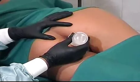 La film porno gang band fille mâle mesure le pouls.