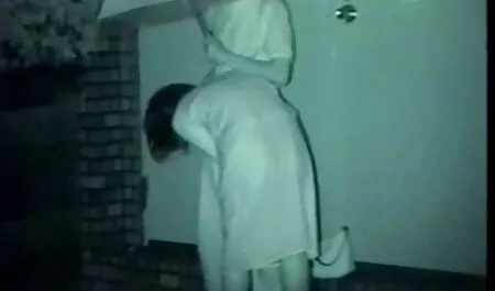 Après le thé, une femme adulte a film x amateur français été attirée à se masturber les deux trous avec ses doigts.