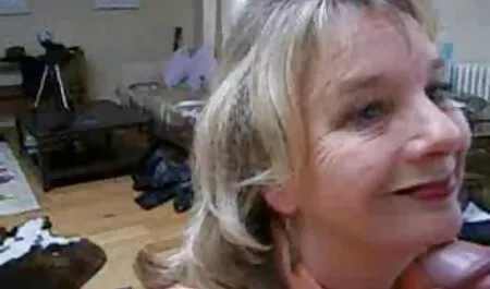 La porno hub francais police a exigé une rançon lorsque deux sœurs lesbiennes sont entrées en collision pour manger.
