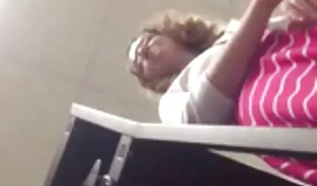 La vache n'a film porno classique francais pas pu résister à une jolie jambe blonde.