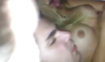 Noisy brunette gémissant film x francais entier d'une bite saine