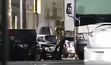 Blonde monstre sur la table avec de porno entier francais la bande pour la chatte