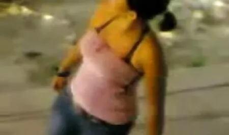 Fille avec des lunettes de soleil obtient film porno annee 60 ses joues
