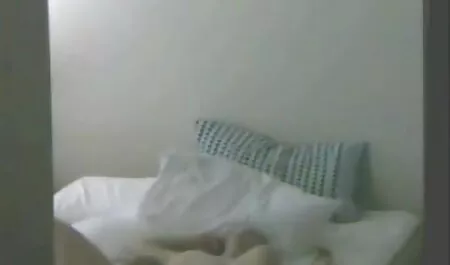 Elle s'est installée porno dialogue francais et a amené la fille cancéreuse à la table.