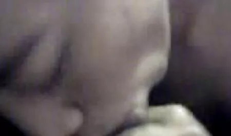 Trois copines dessin animé porno français font d'un homme une salope.