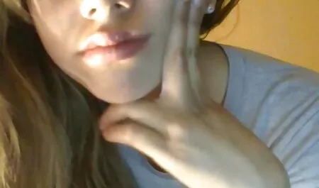 Mignon fille marques queue xxx vidéo français avec trous dans trous