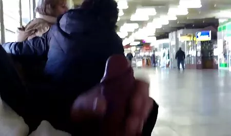 Deux jolies filles donnent de la noblesse au jeune professeur. film de sexe francais